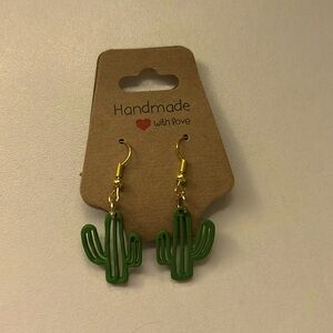 These are cactus earrings🌵